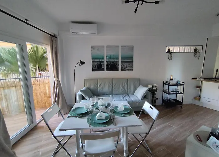 Amazing Front Sea View Studio. Centre * 马尔韦利亚
